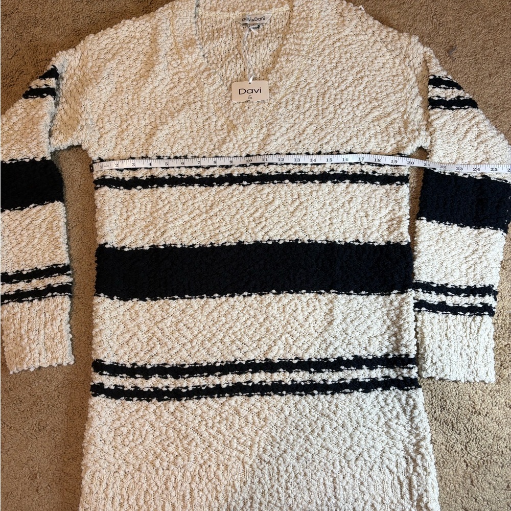Women's Black‎ and White Striped Sweater - Picture 5 of 6